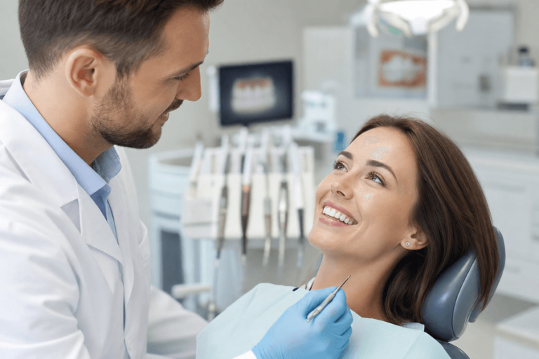 El ácido hialurónico está revolucionando la estética dental al aportar volumen y definición a la sonrisa con un tratamiento no invasivo y rápido.